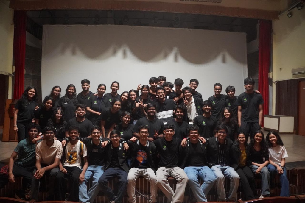 180 DC IIT Kharagpur Team Group Photo Big